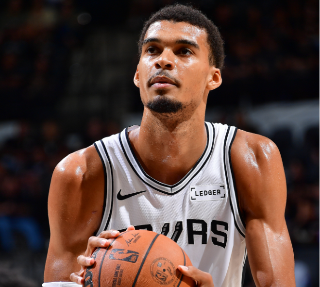 领先, 输给马刺遭, 盖帽